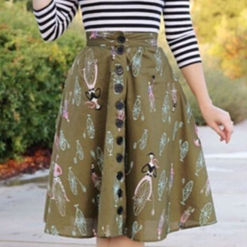 Trashy Diva Circle Skirt in Meme Time, Size 8 NWT- New